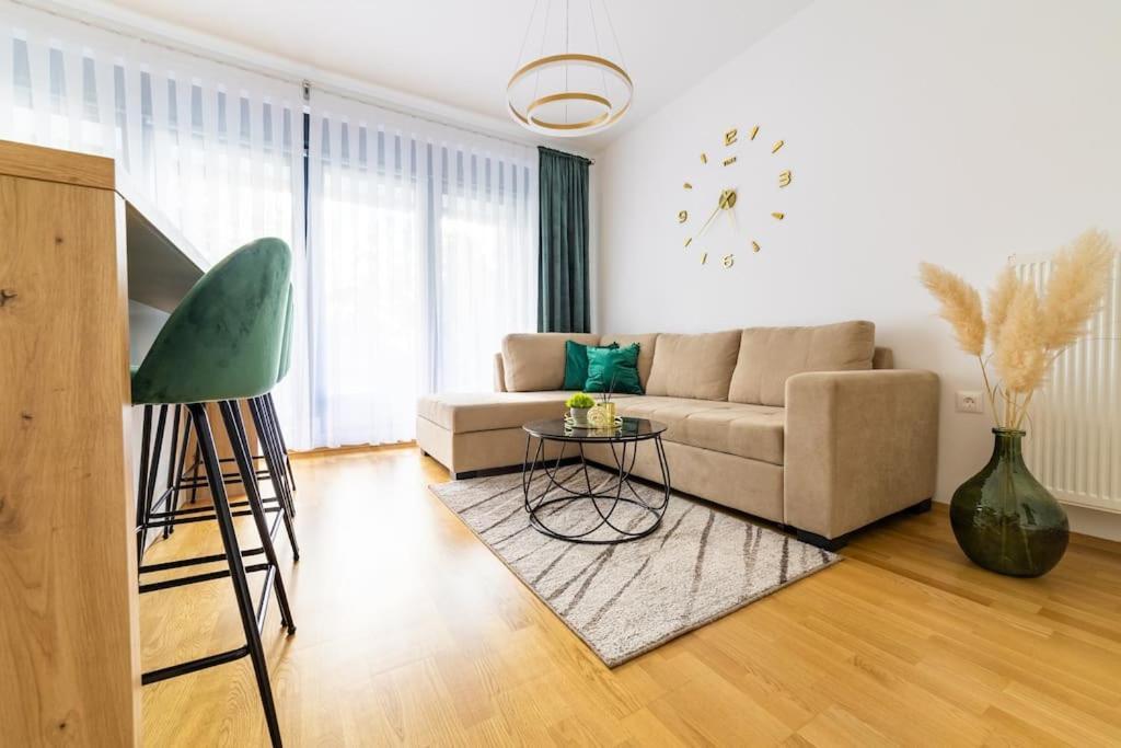 Apartman Lux Self Check-In 维罗维蒂察 外观 照片