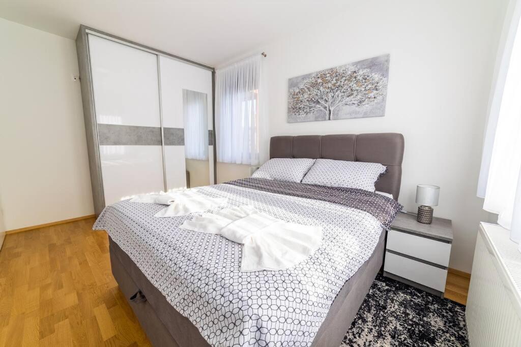 Apartman Lux Self Check-In 维罗维蒂察 外观 照片