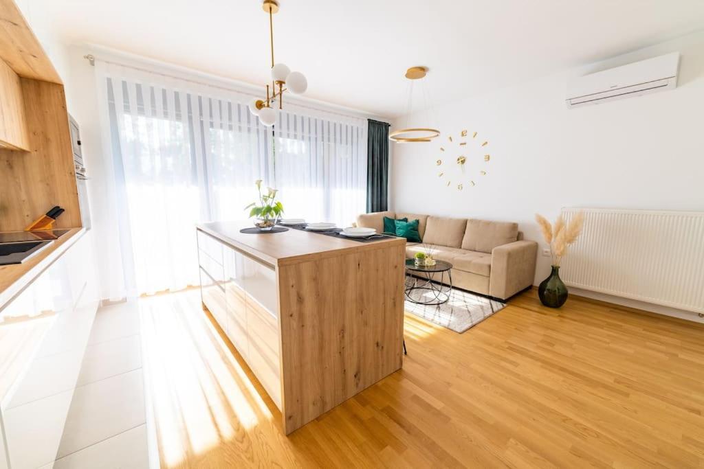 Apartman Lux Self Check-In 维罗维蒂察 外观 照片
