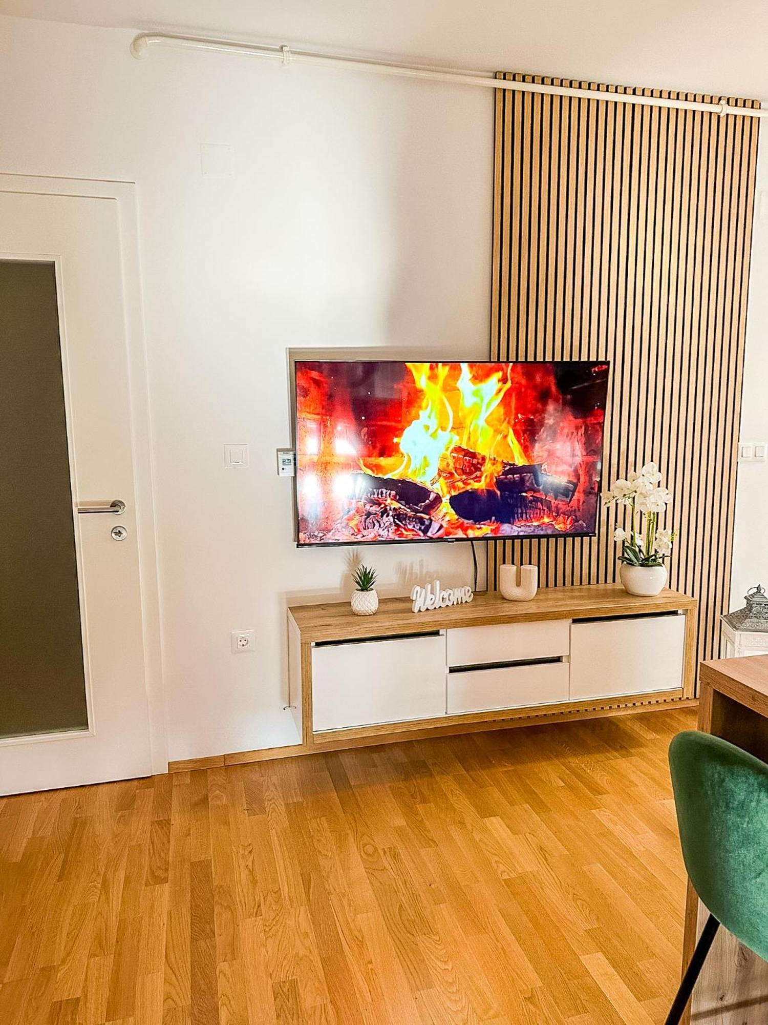 Apartman Lux Self Check-In 维罗维蒂察 外观 照片